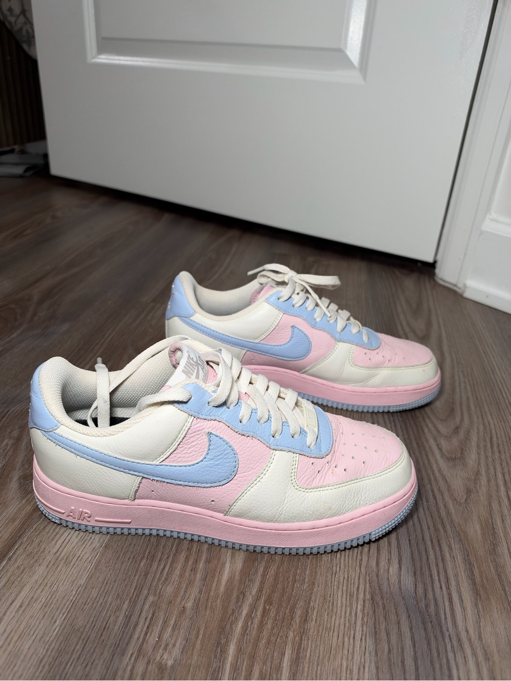 Nike Low-Top Sneakers - Pink, Light Blue & Cream